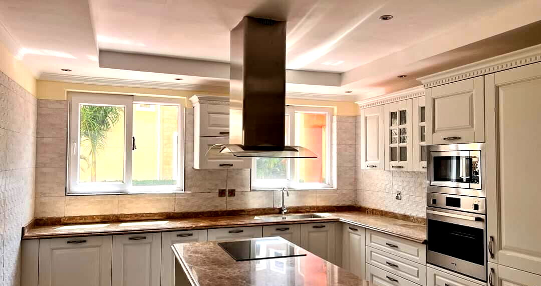 Ultra-Modern 5BR Townhouse in Gated Community of 8 - Kilimani