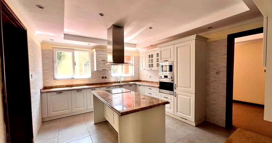 Ultra-Modern 5BR Townhouse in Gated Community of 8 - Kilimani