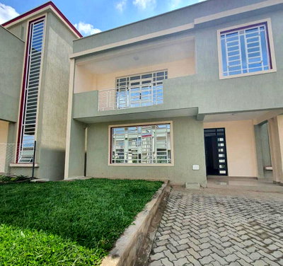 4BR All-Ensuite Townhouse with Manicured Gardens - Kitengela