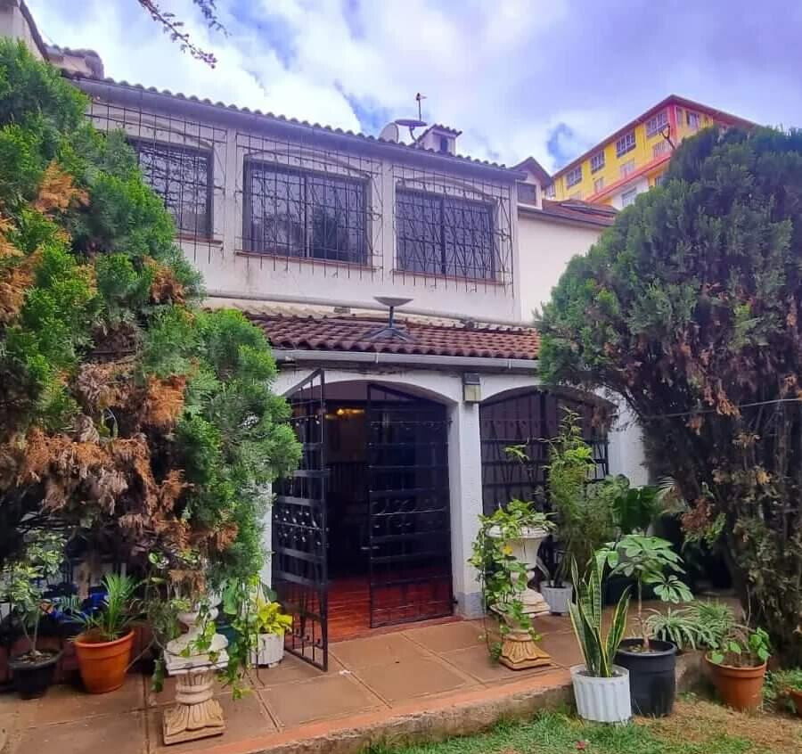 4BR Maisonette with Sunken Living Room & Private Garden - Kilimani