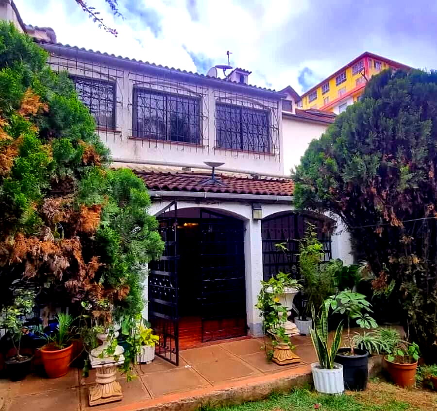 4BR Maisonette with Sunken Living Room & Private Garden - Kilimani