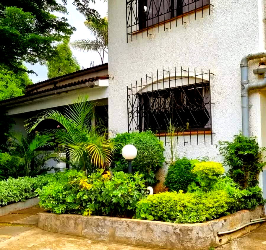4BR Maisonette with Sunken Living Room & Private Garden - Kilimani