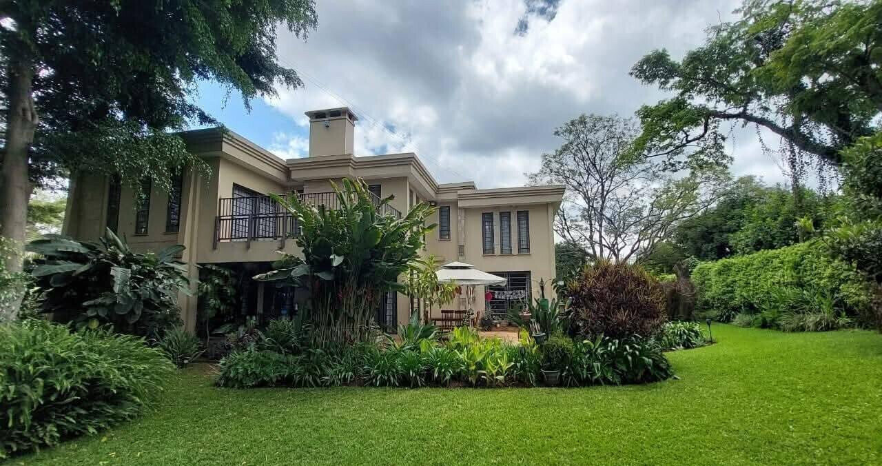 5-Ensuite Townhouse with DSQ on Half-Acre – Karen Miotoni
