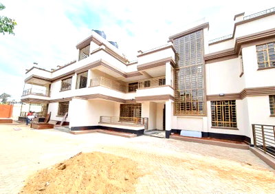 3BR Mini Apartment with Rooftop Terrace & DSQ - Thome