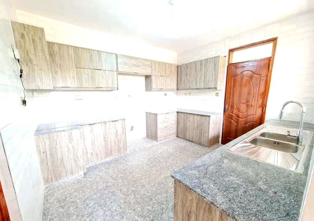 3BR Mini Apartment with Rooftop Terrace & DSQ - Thome