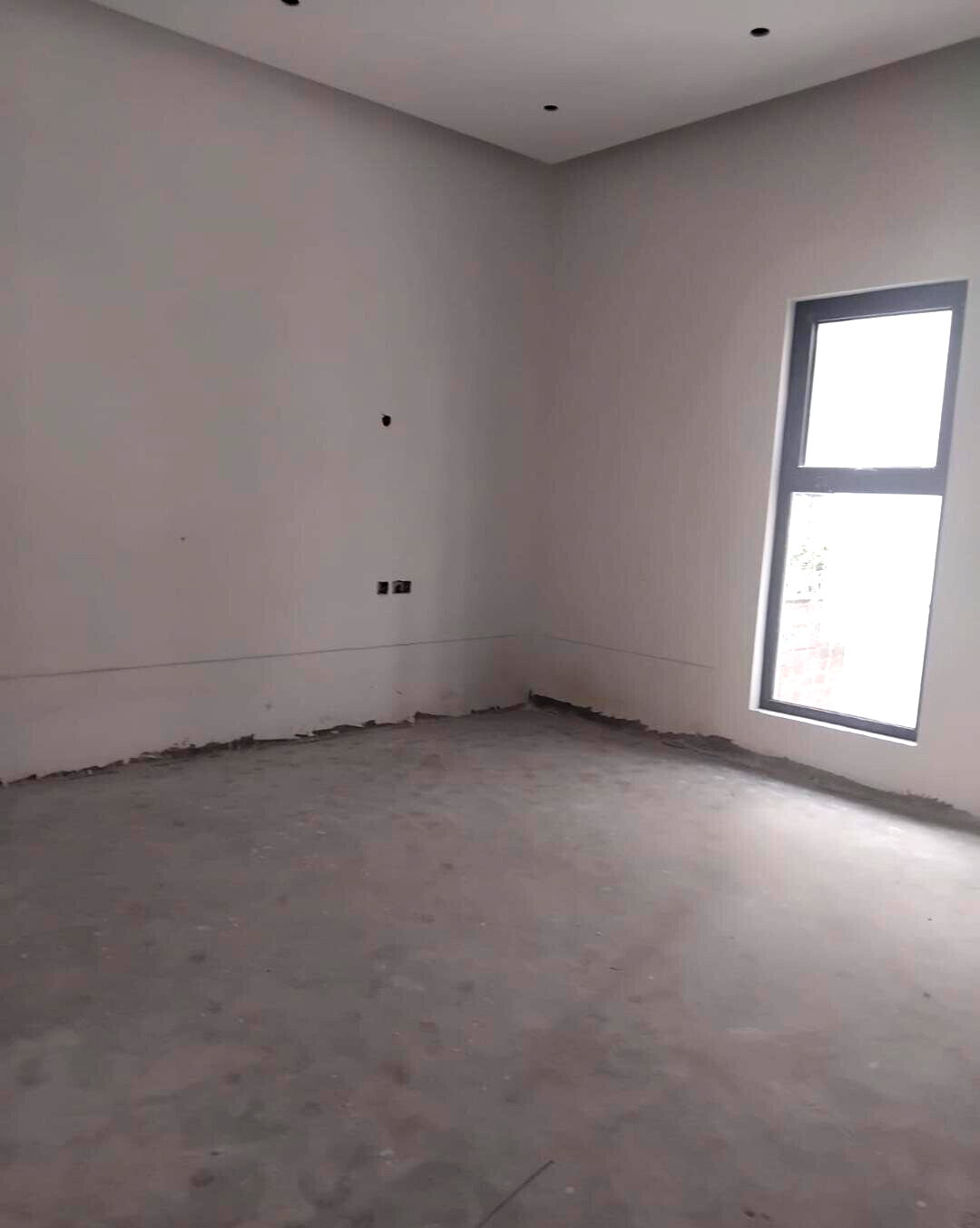 6-Bedroom Home with Private Garden & Ample Parking - Lavington