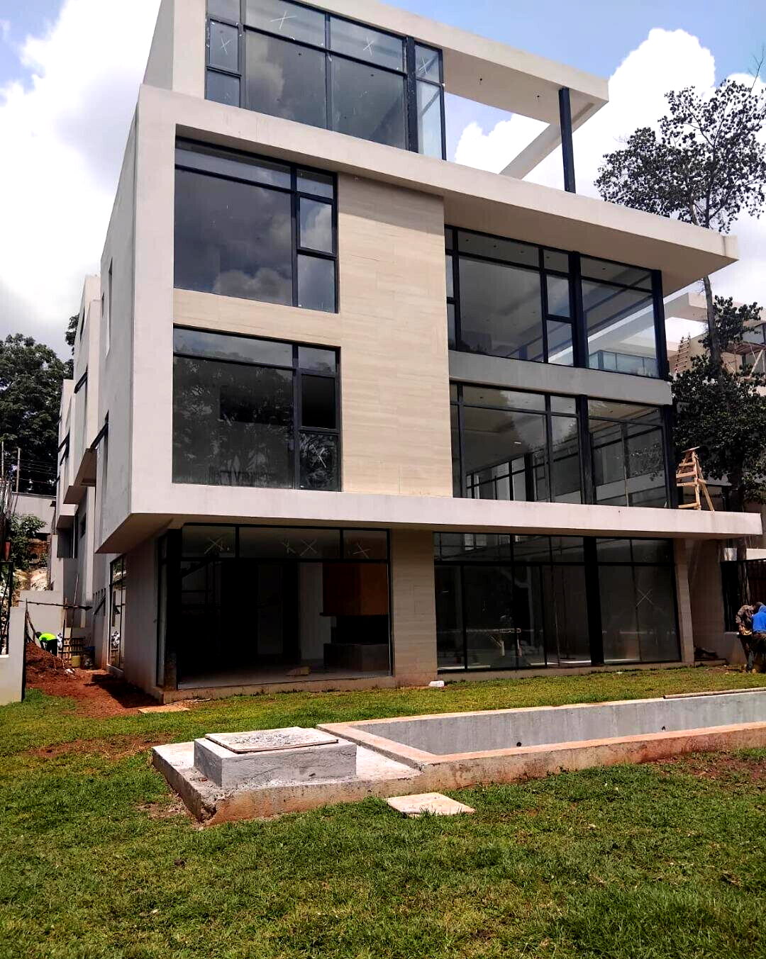 6-Bedroom Home with Private Garden & Ample Parking - Lavington