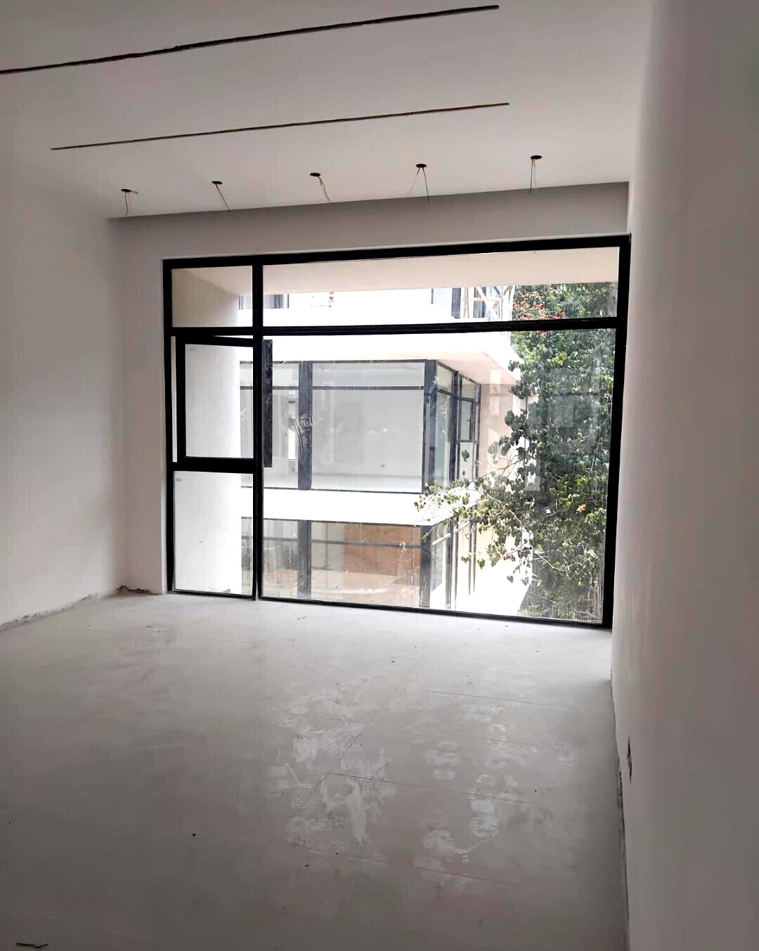 6-Bedroom Home with Private Garden & Ample Parking - Lavington