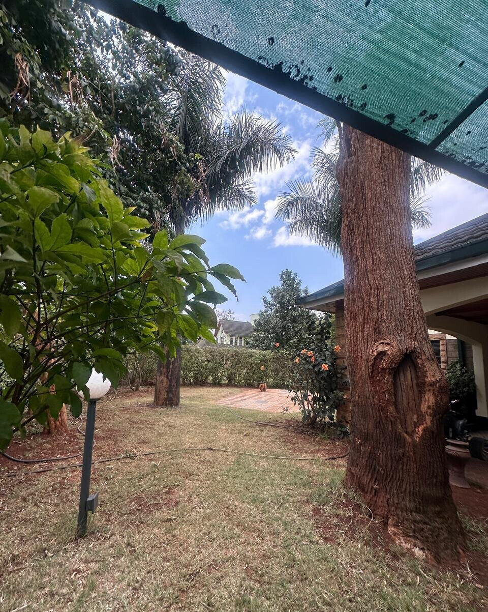 1/2 Acre 5BR Townhouse in Ridgeways