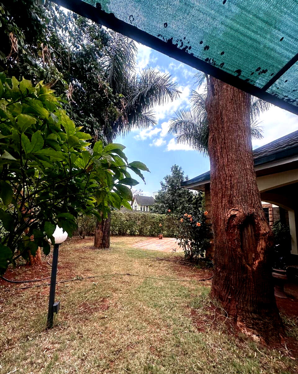 1/2 Acre 5BR Townhouse in Ridgeways