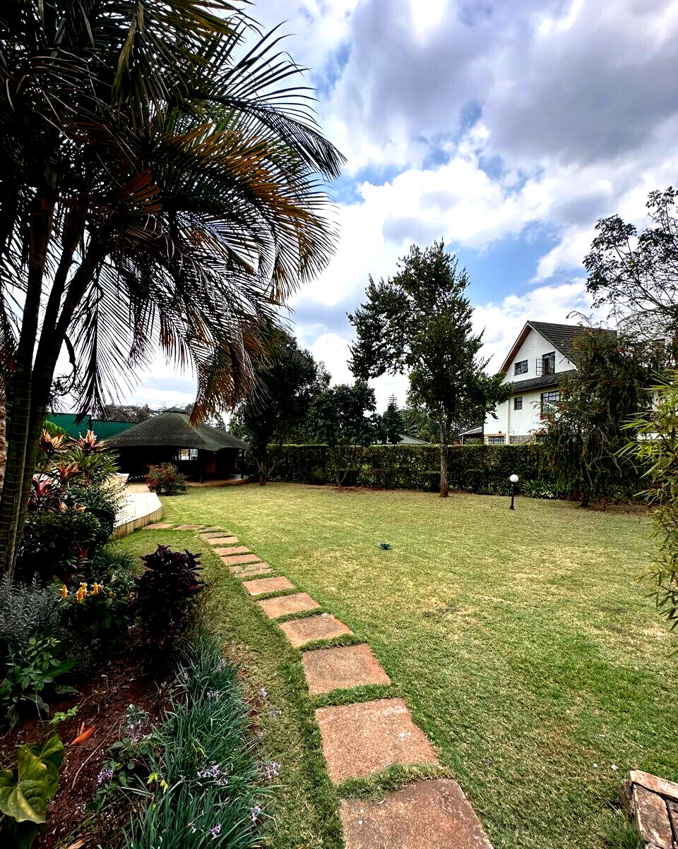 1/2 Acre 5BR Townhouse in Ridgeways