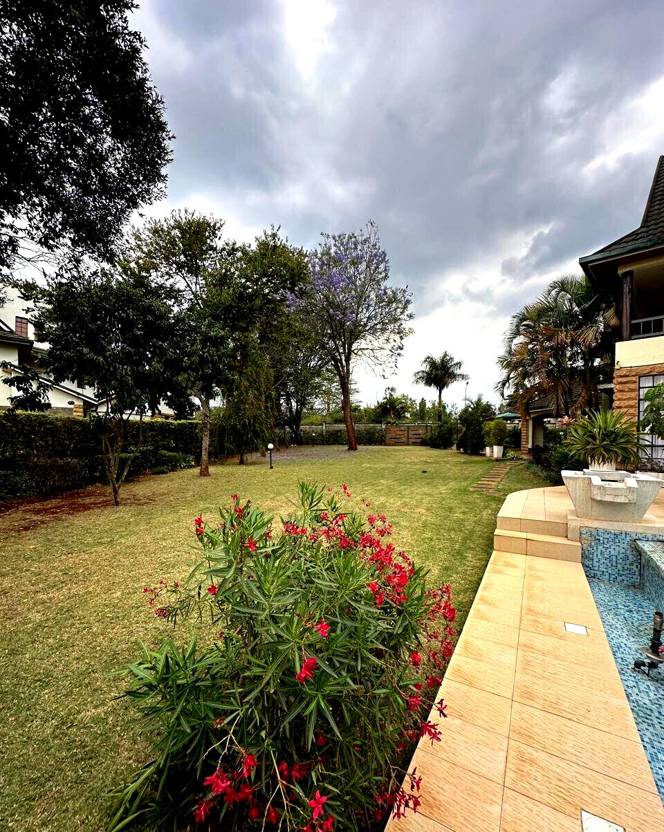 1/2 Acre 5BR Townhouse in Ridgeways