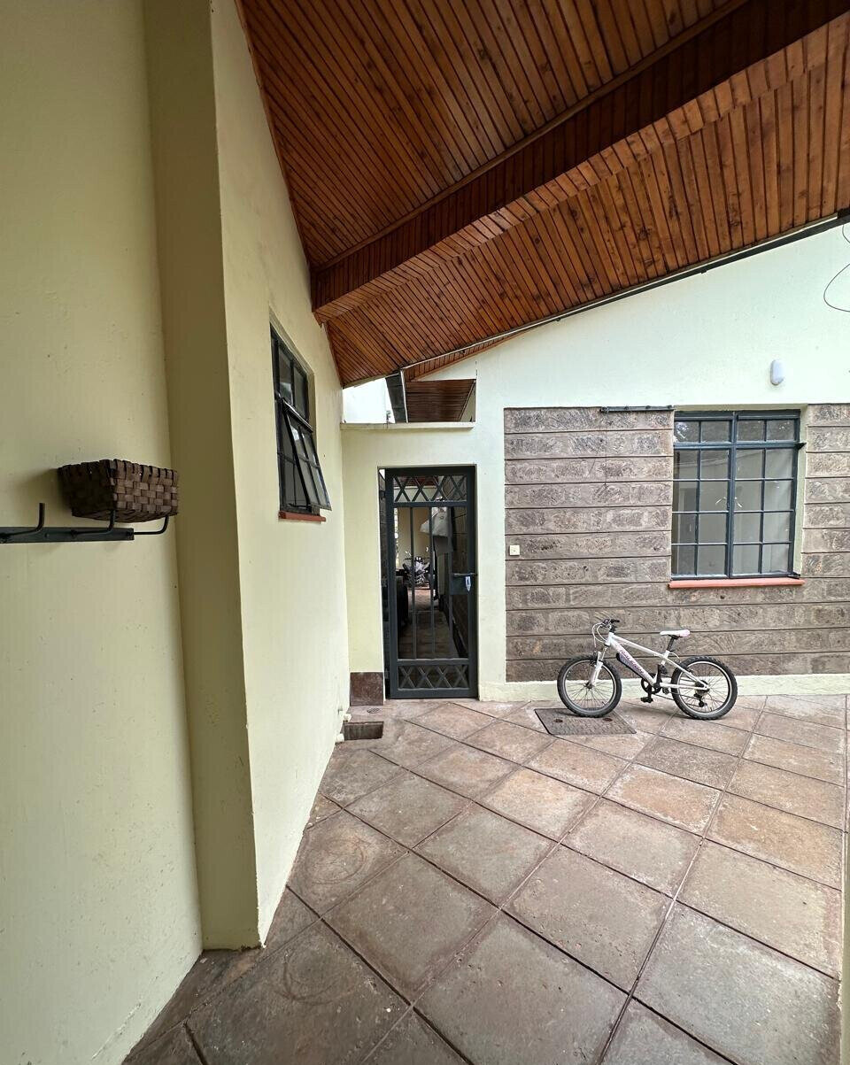 1/2 Acre 5BR Townhouse in Ridgeways