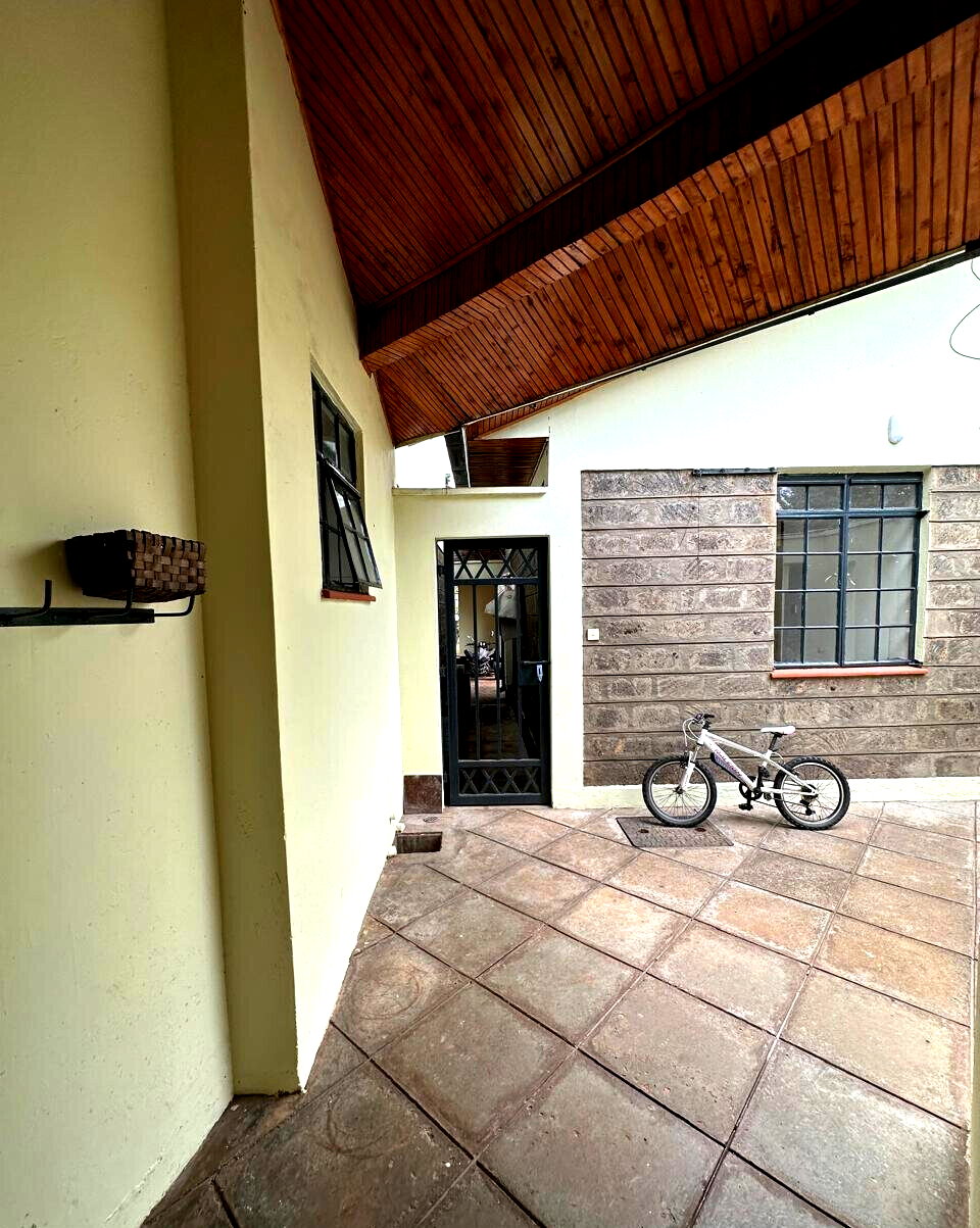 1/2 Acre 5BR Townhouse in Ridgeways