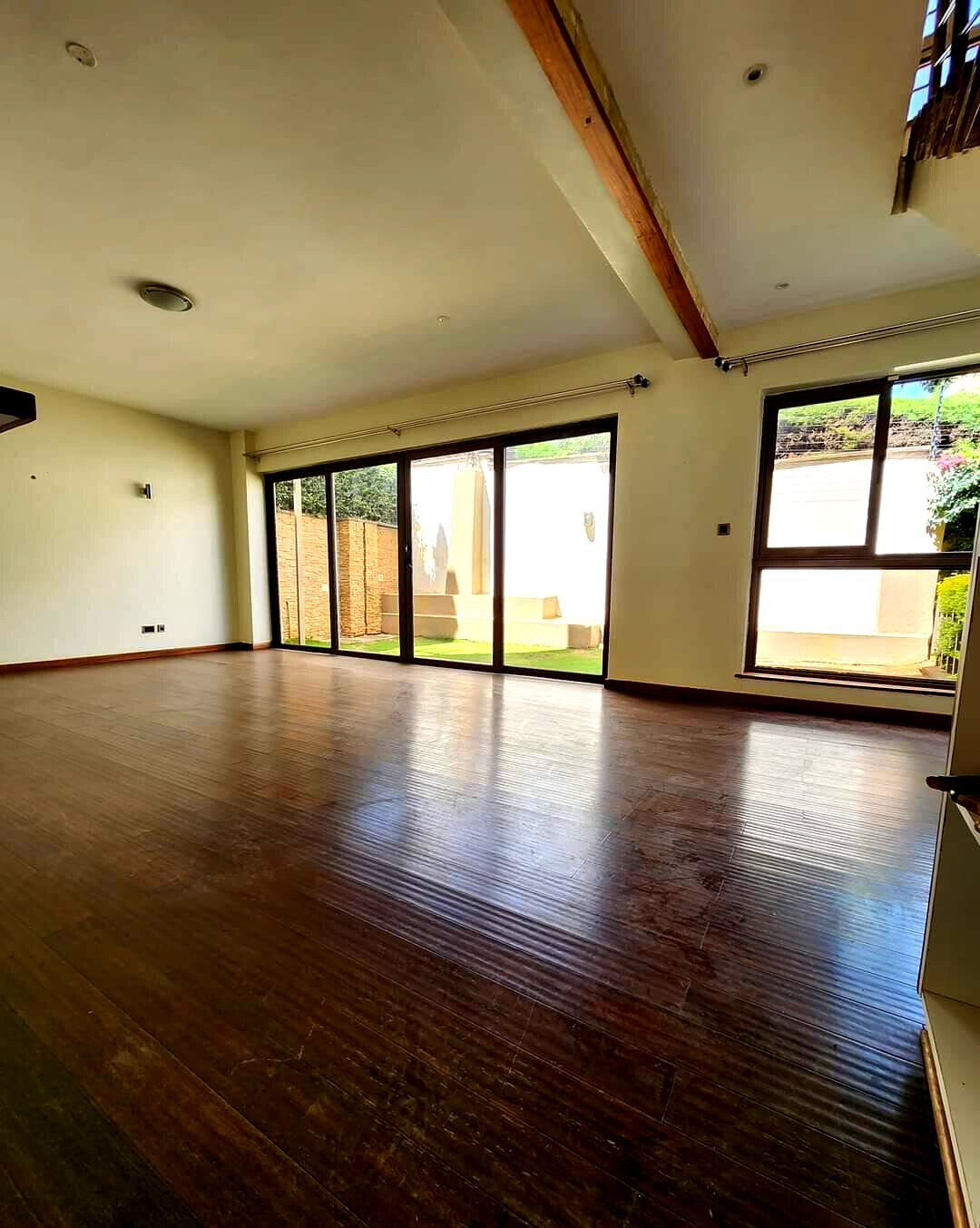 Corner 4BR Townhouse with Heated Pool & Gym - Kileleshwa