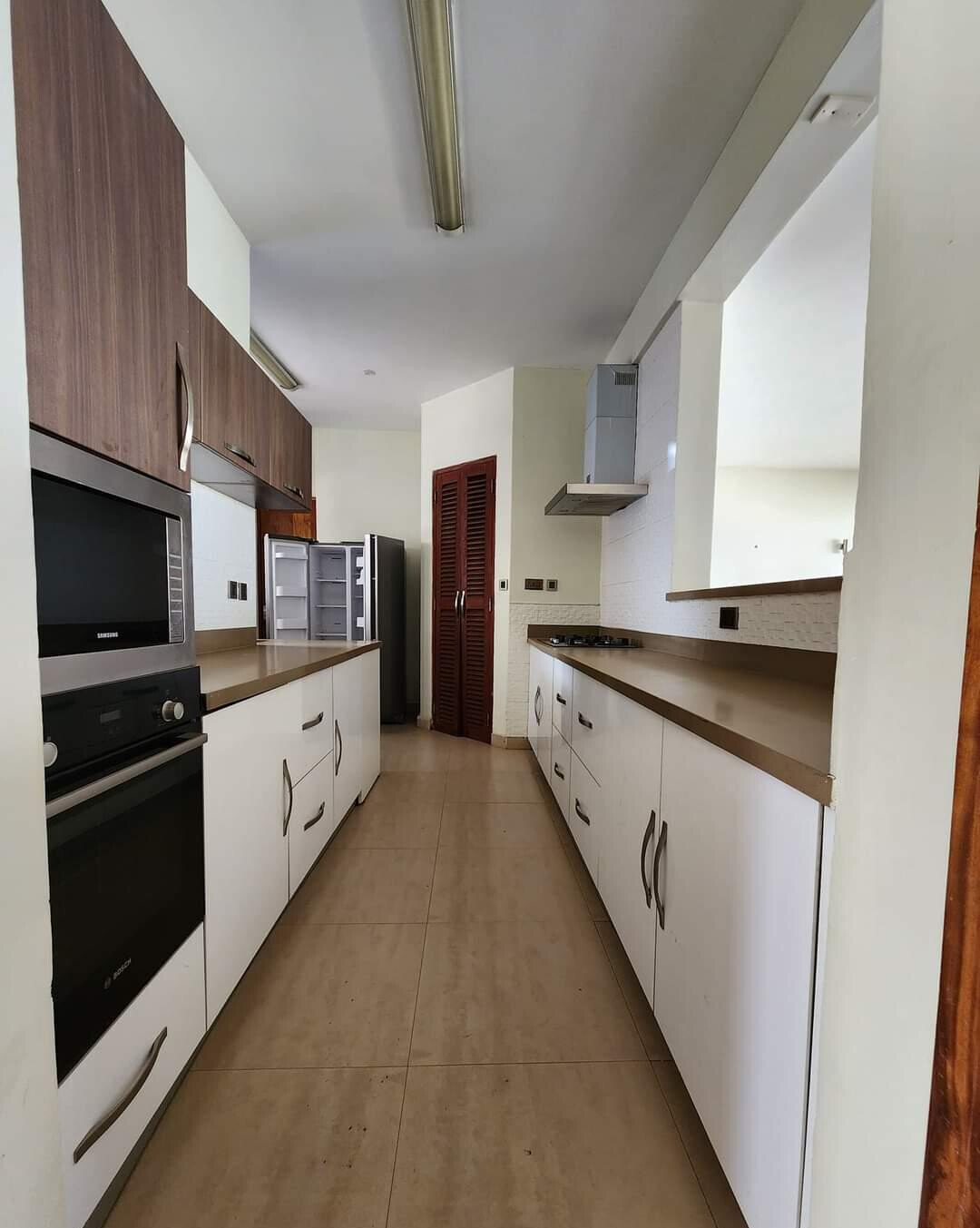 Corner 4BR Townhouse with Heated Pool & Gym - Kileleshwa