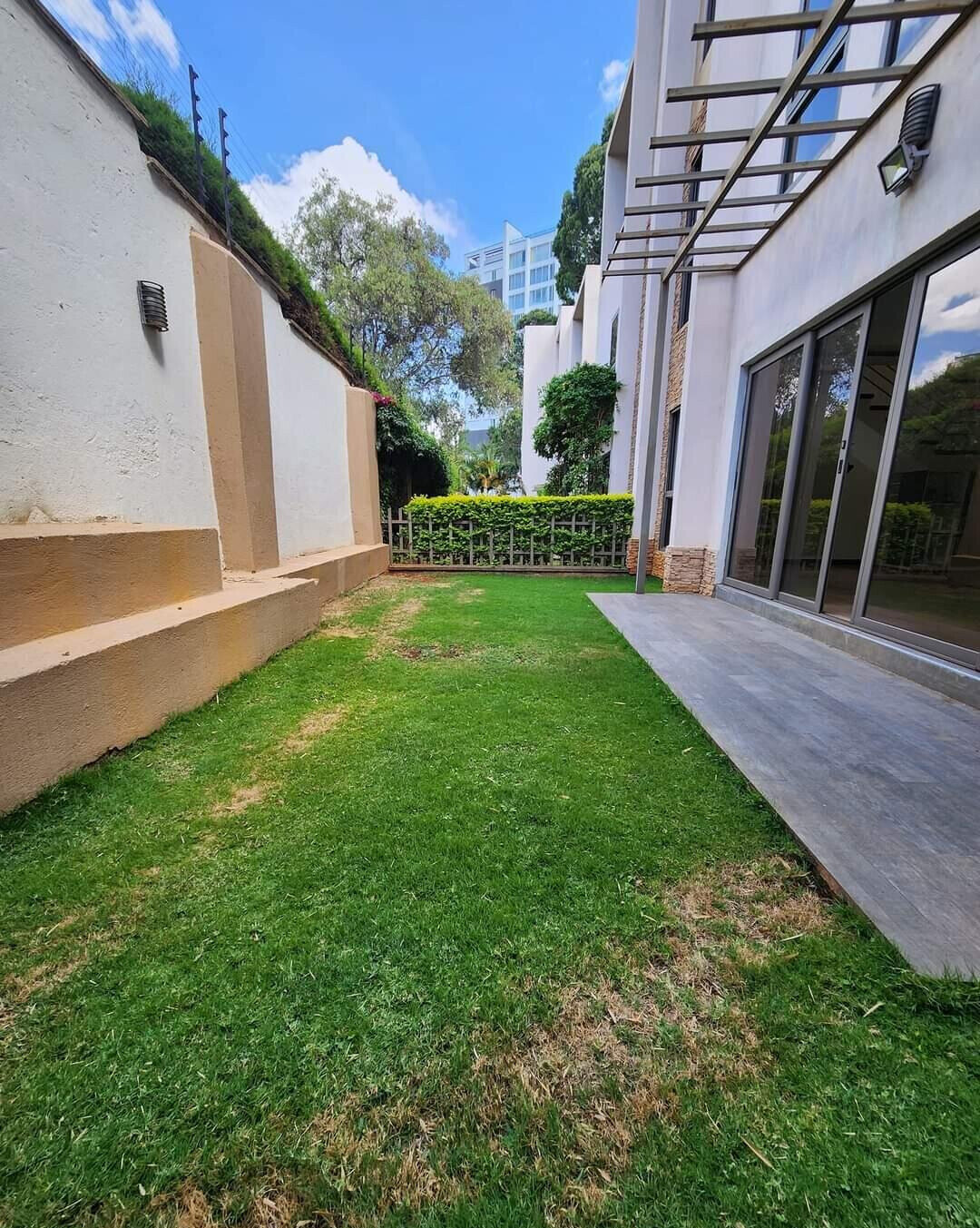 Corner 4BR Townhouse with Heated Pool & Gym - Kileleshwa