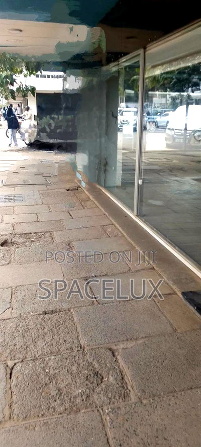 Big Show Room Space - Image 4