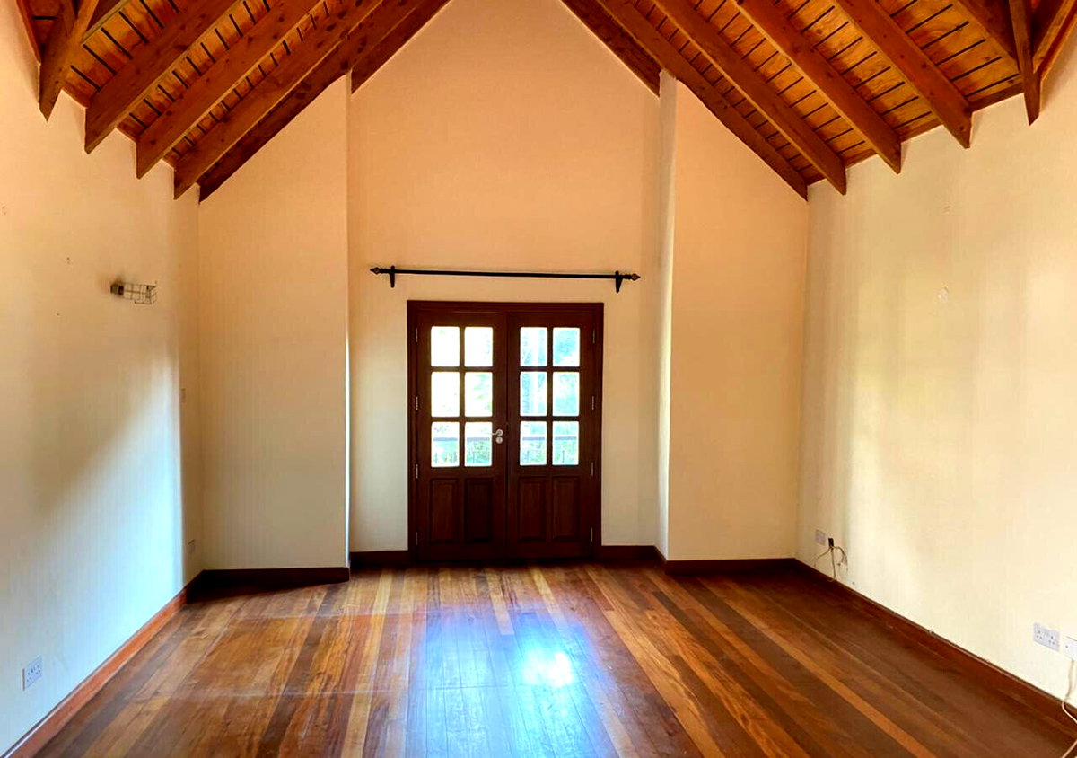 4-Bed Townhouse with DSQ & Large Garden - Lavington