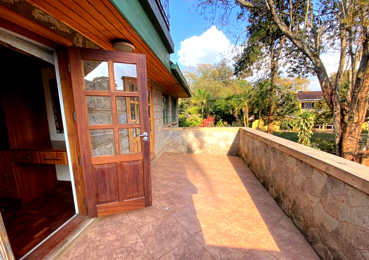 4-Bed Townhouse with DSQ & Large Garden - Lavington