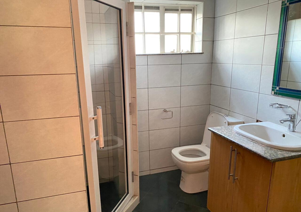 4-Bed Townhouse with DSQ & Large Garden - Lavington