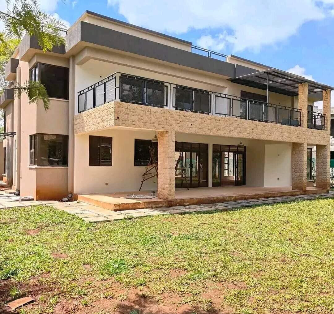 4-Ensuite Townhouse on Half-Acre with DSQ – Karen
