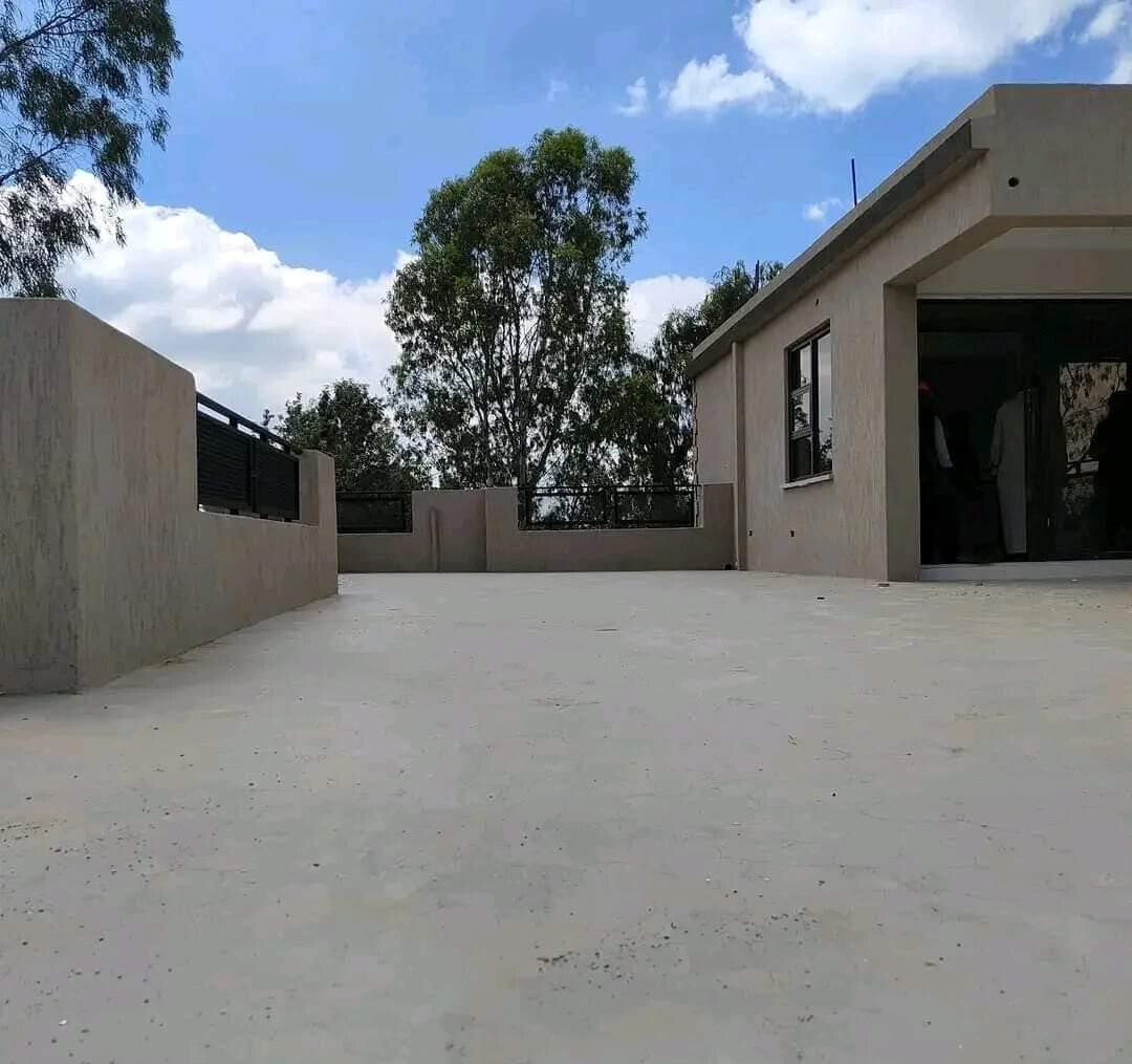 4-Ensuite Townhouse on Half-Acre with DSQ – Karen