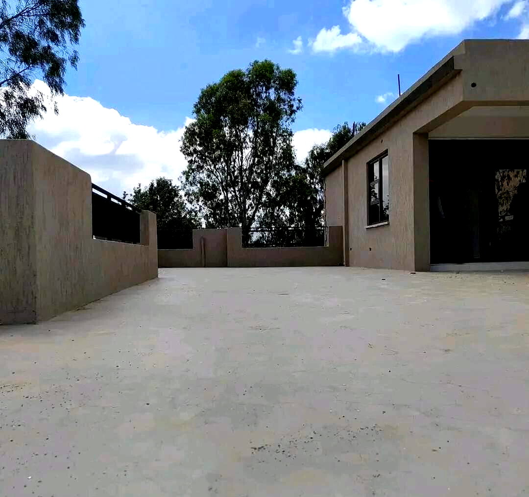4-Ensuite Townhouse on Half-Acre with DSQ – Karen