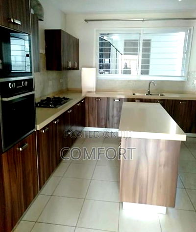 5bdrm Townhouse/Terrace in Lavington Green for sale - Image 1