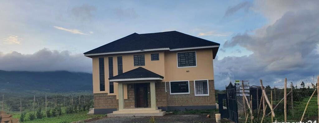 3BR Townhouse with DSQ & Extra 1/8th Plot - Ngong