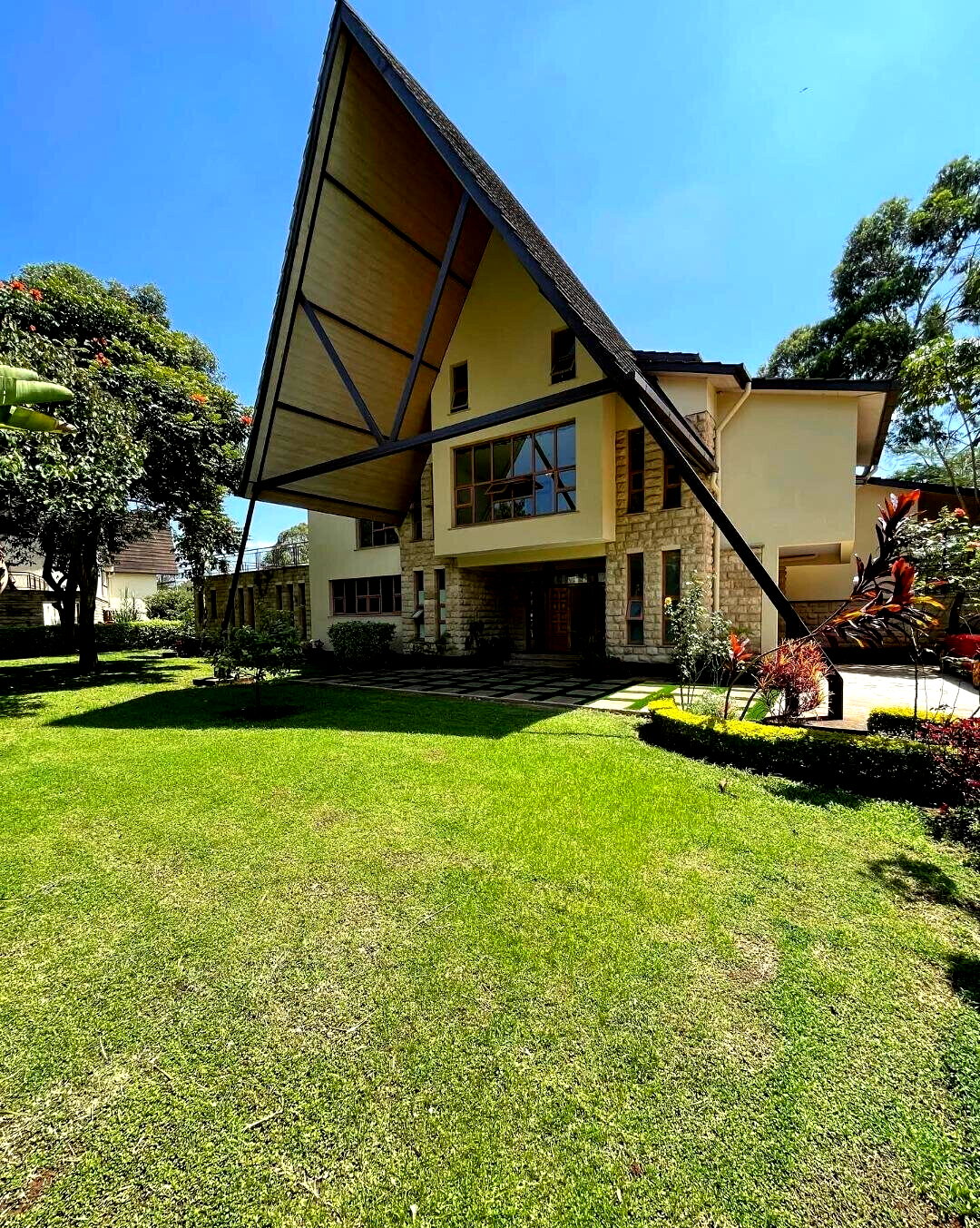 3-Ensuite Townhouse with Dam & Clubhouse – Karen Gated Estate