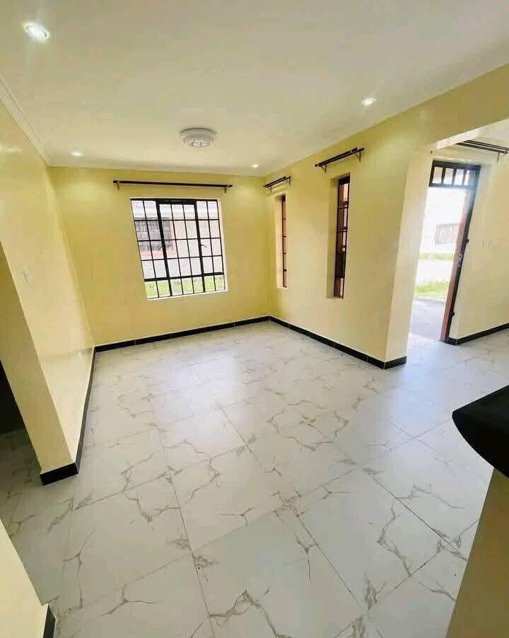 3 En-Suite Townhouse with Freehold Title & Borehole - Syokimau