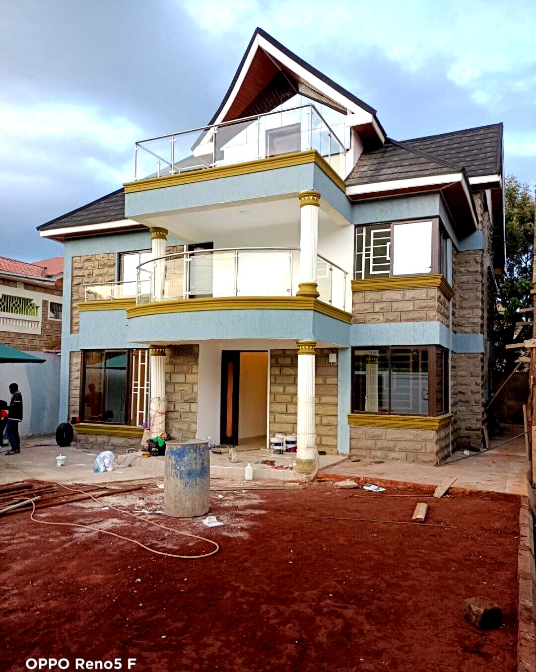 5BR All-Ensuite Townhouse with Office & Gym - Kamakis