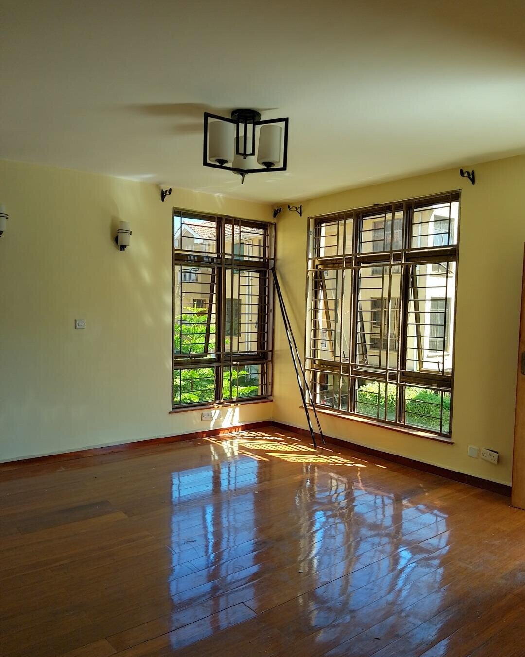6-Bedroom Townhouse with DSQ Near Valley Arcade - Lavington