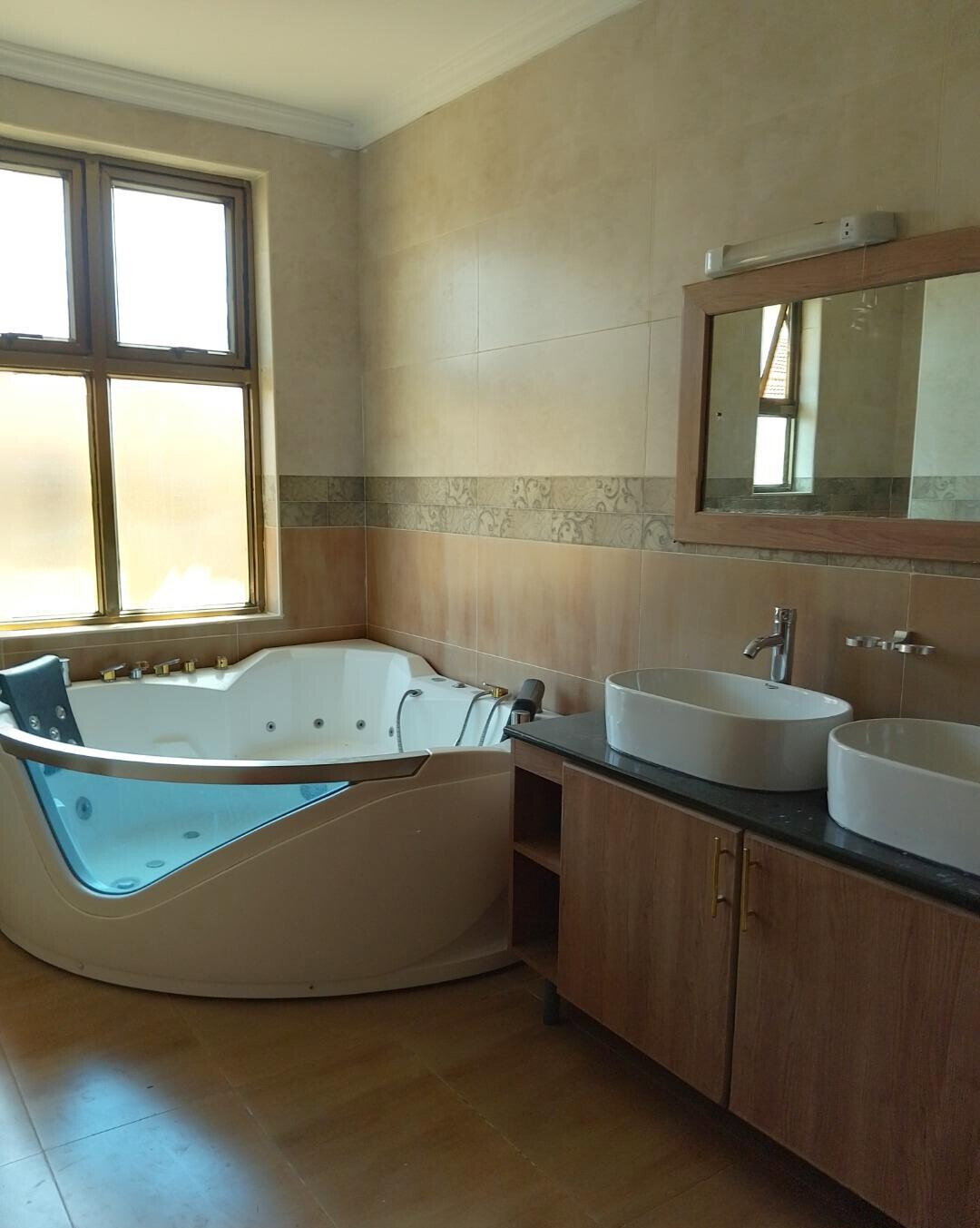 6-Bedroom Townhouse with DSQ Near Valley Arcade - Lavington