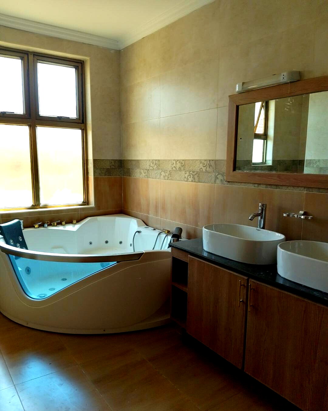 6-Bedroom Townhouse with DSQ Near Valley Arcade - Lavington