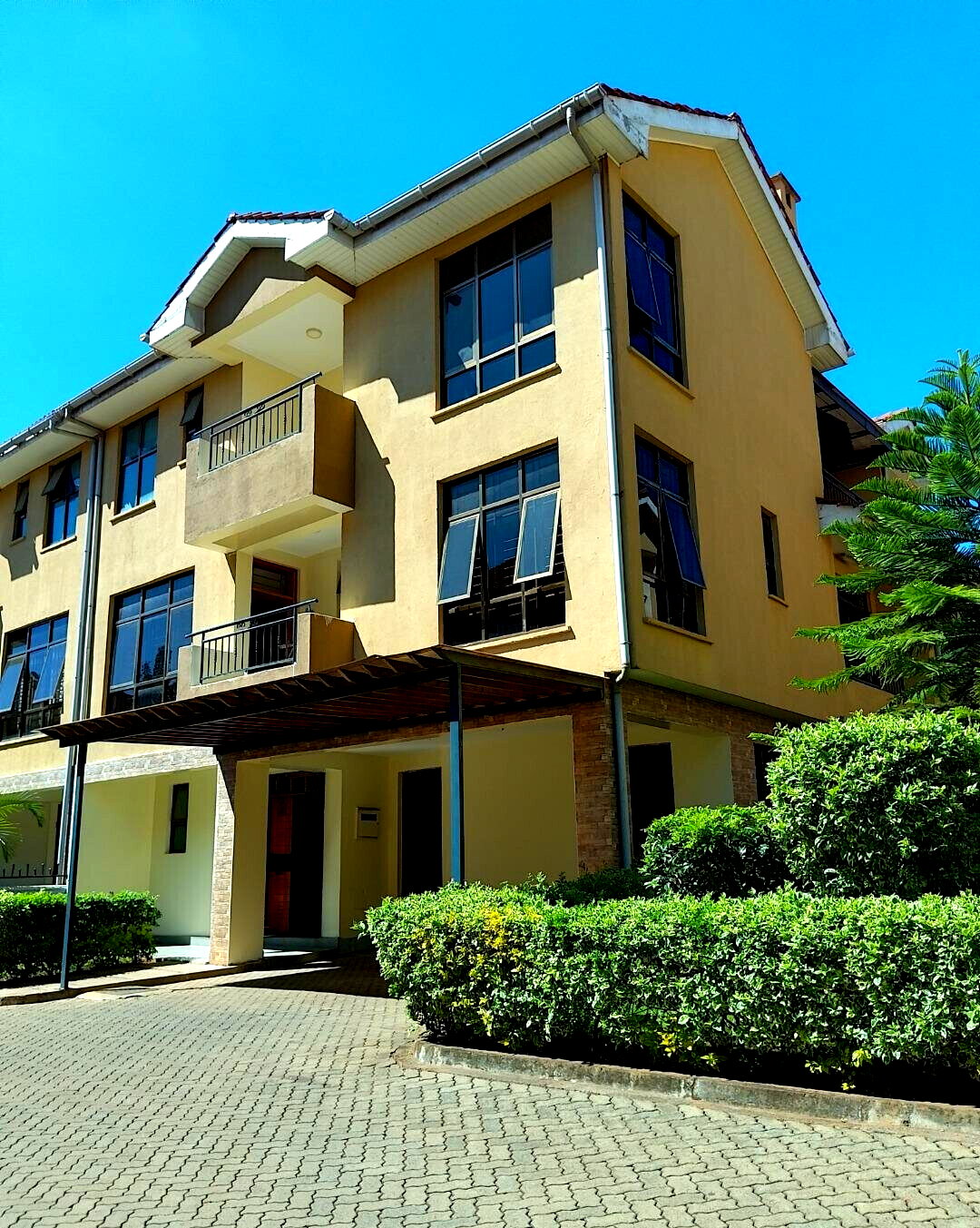 6-Bedroom Townhouse with DSQ Near Valley Arcade - Lavington
