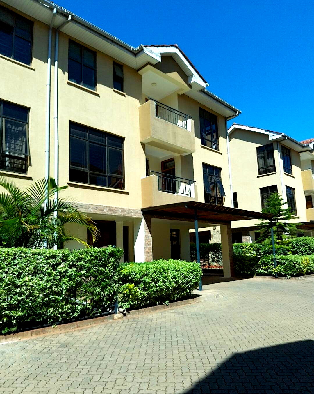 6-Bedroom Townhouse with DSQ Near Valley Arcade - Lavington