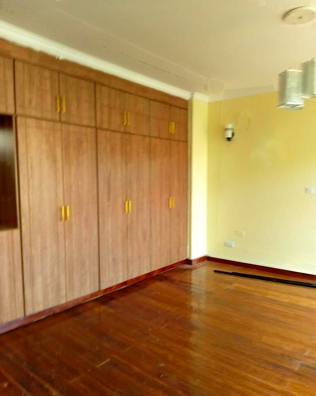 6-Bedroom Townhouse with DSQ Near Valley Arcade - Lavington