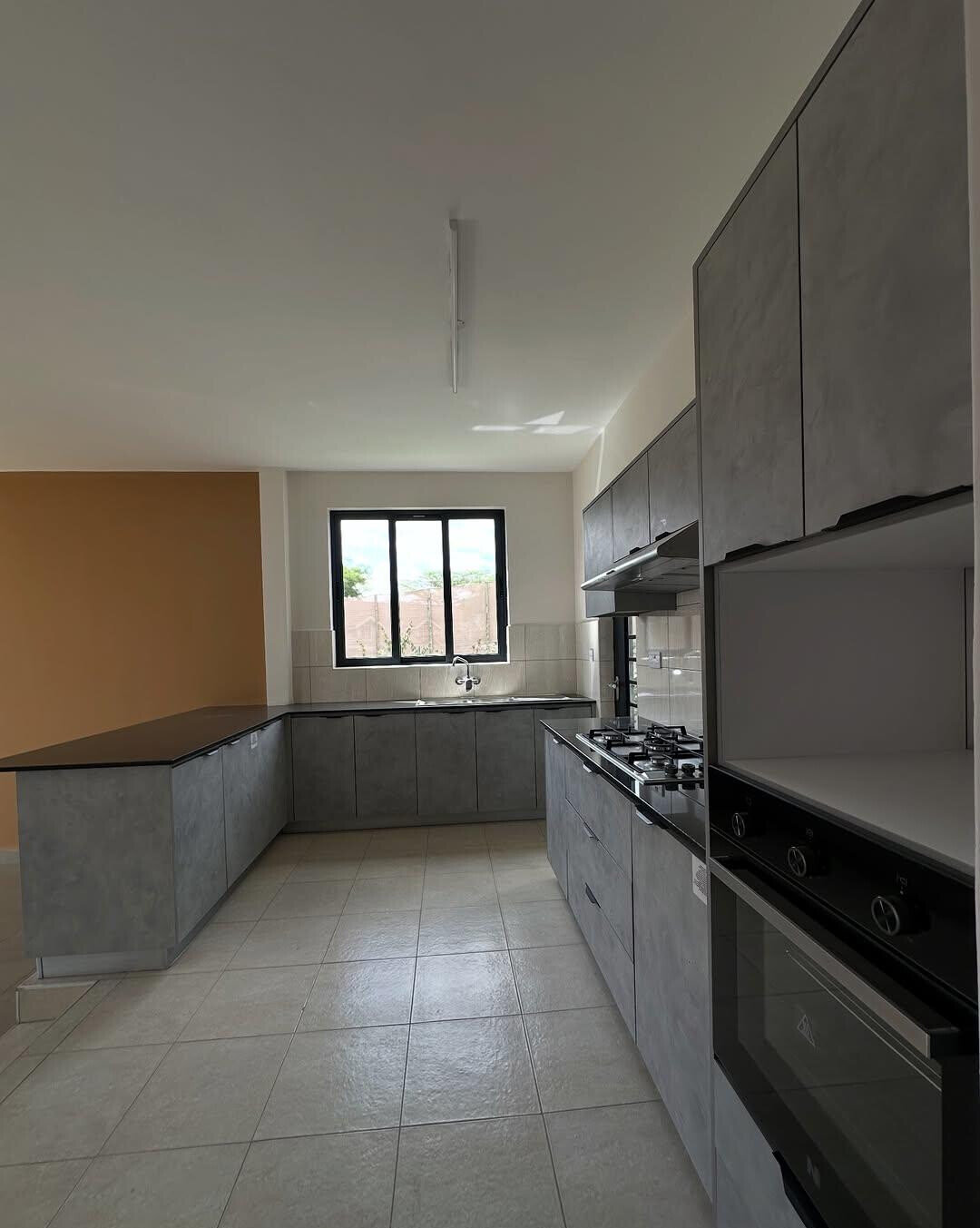 4BR All En-Suite Townhouse Overlooking Nairobi National Park - Syokimau