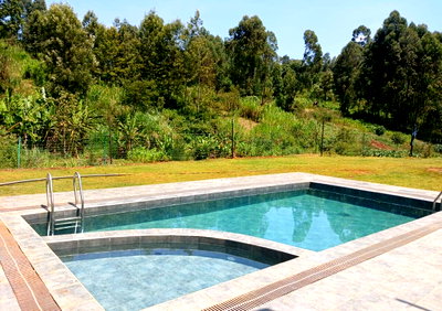 5BR Townhouse with Fireplace & Clubhouse Pool - Kitisuru