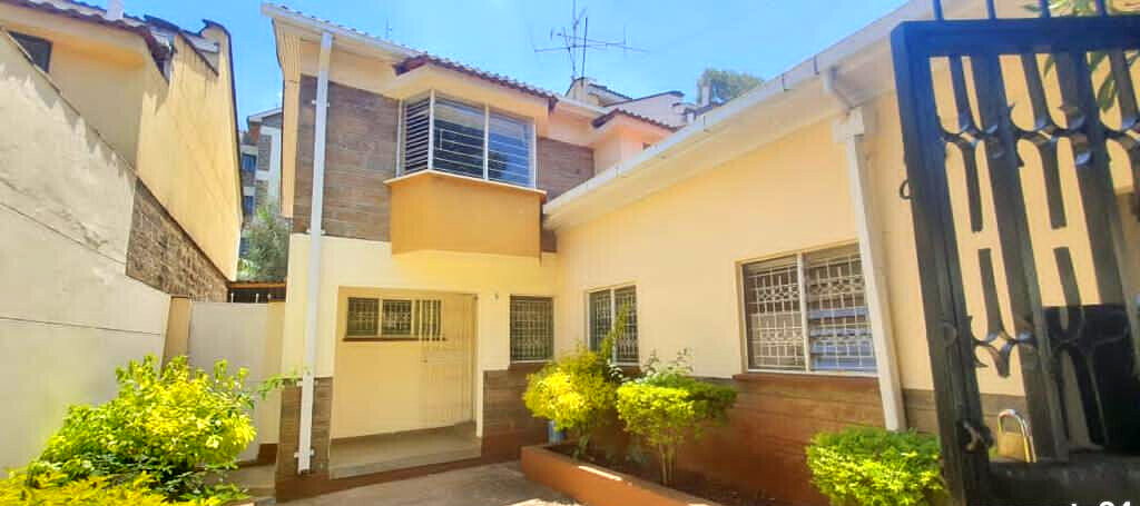 Spacious 4BR Townhouse with Mature Garden & All-Weather Roads - Kileleshwa