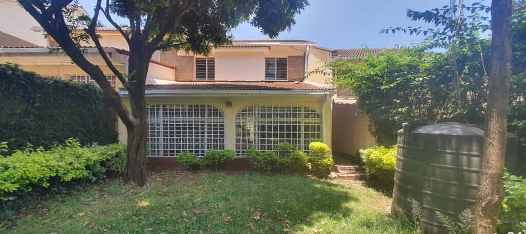 Spacious 4BR Townhouse with Mature Garden & All-Weather Roads - Kileleshwa