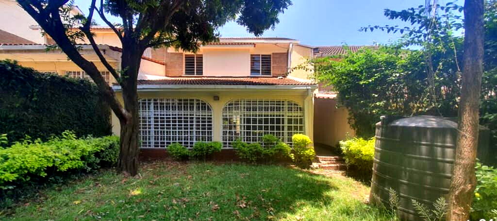 Spacious 4BR Townhouse with Mature Garden & All-Weather Roads - Kileleshwa