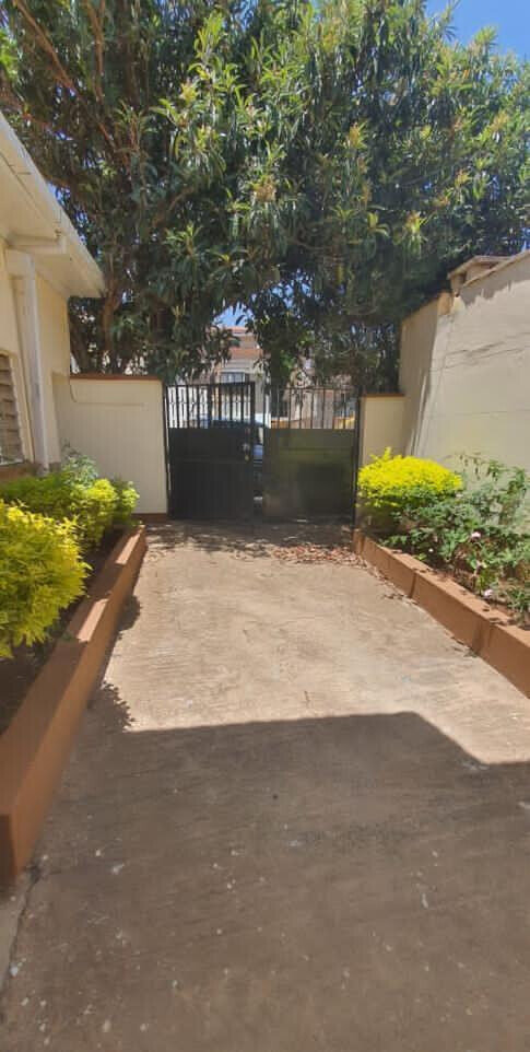 Spacious 4BR Townhouse with Mature Garden & All-Weather Roads - Kileleshwa