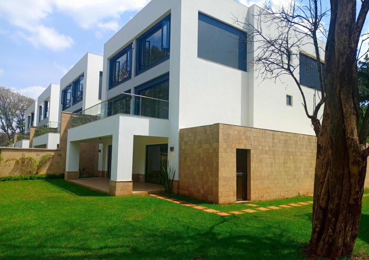 5-Bed All-Ensuite Villa with Inverters & Private Garden - Spring Valley