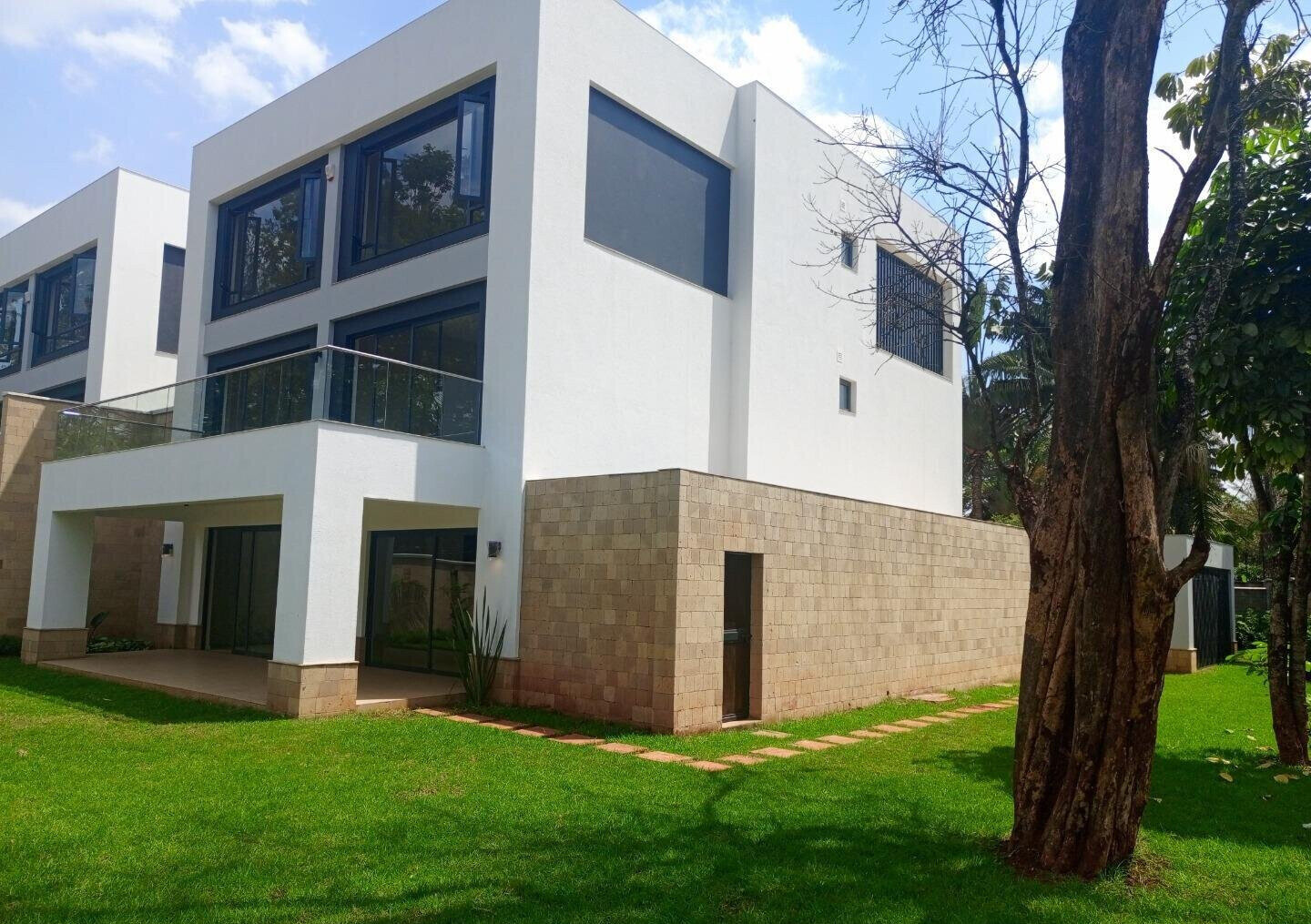 5-Bed All-Ensuite Villa with Inverters & Private Garden - Spring Valley