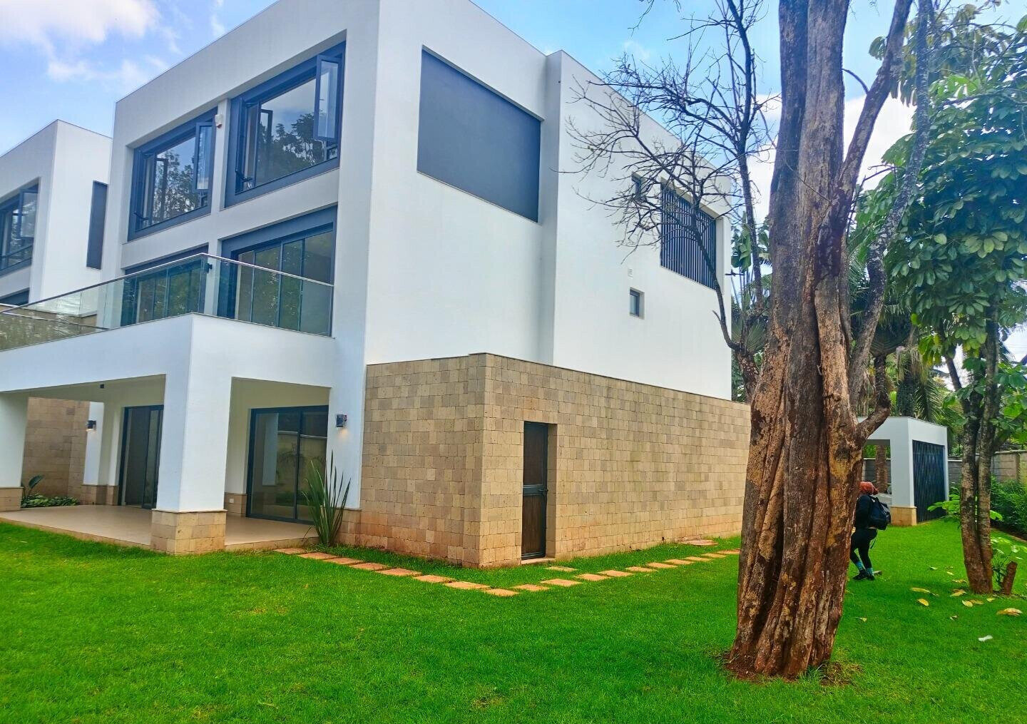 5-Bed All-Ensuite Villa with Inverters & Private Garden - Spring Valley