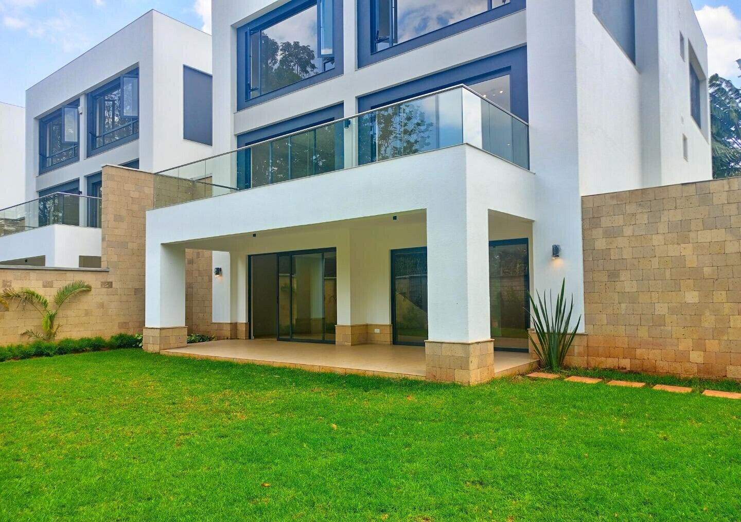 5-Bed All-Ensuite Villa with Inverters & Private Garden - Spring Valley