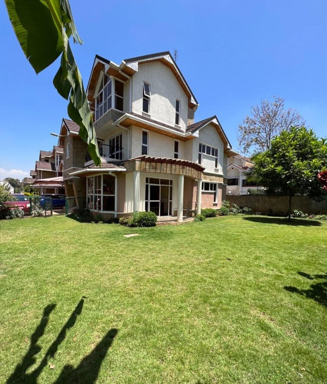 5-Ensuite Townhouse with Private Garden & DSQ - Lavington
